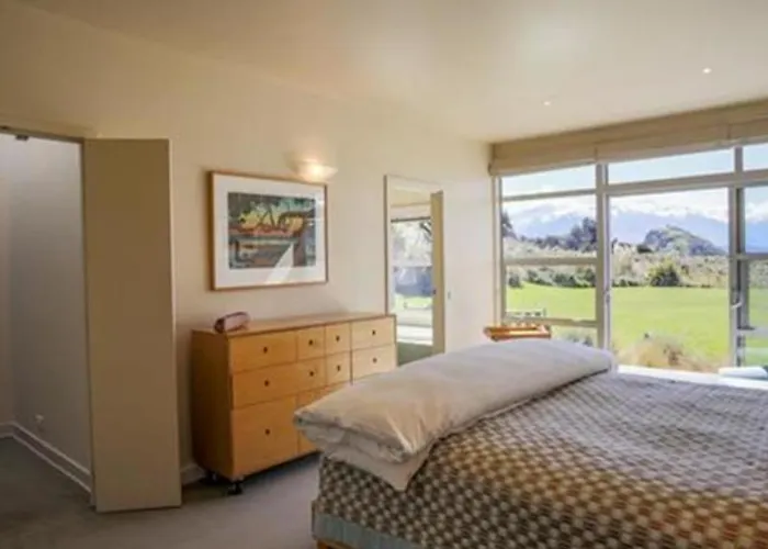 Whare Kea And Holiday home *