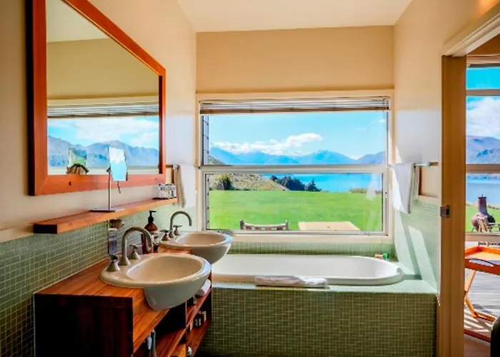 Whare Kea And Holiday home *